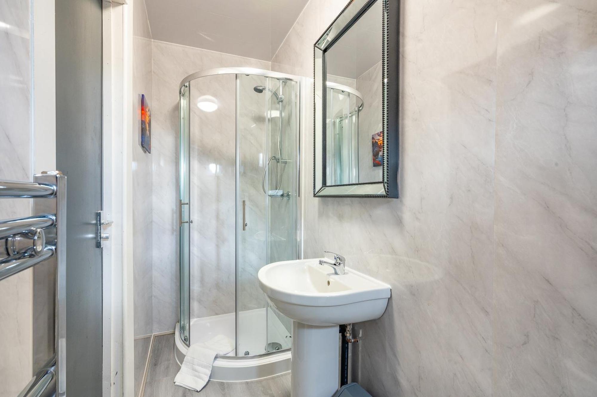 *Rc246*For Your Relaxed & Cosy Stay + Free Parking Лидс Экстерьер фото